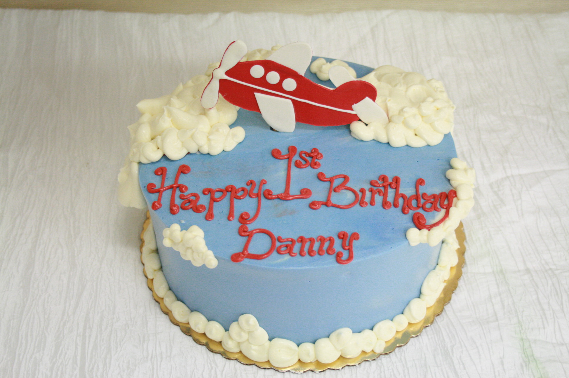 Skywriting Bear Plane Cake - Decorated Cake by Cakes - CakesDecor