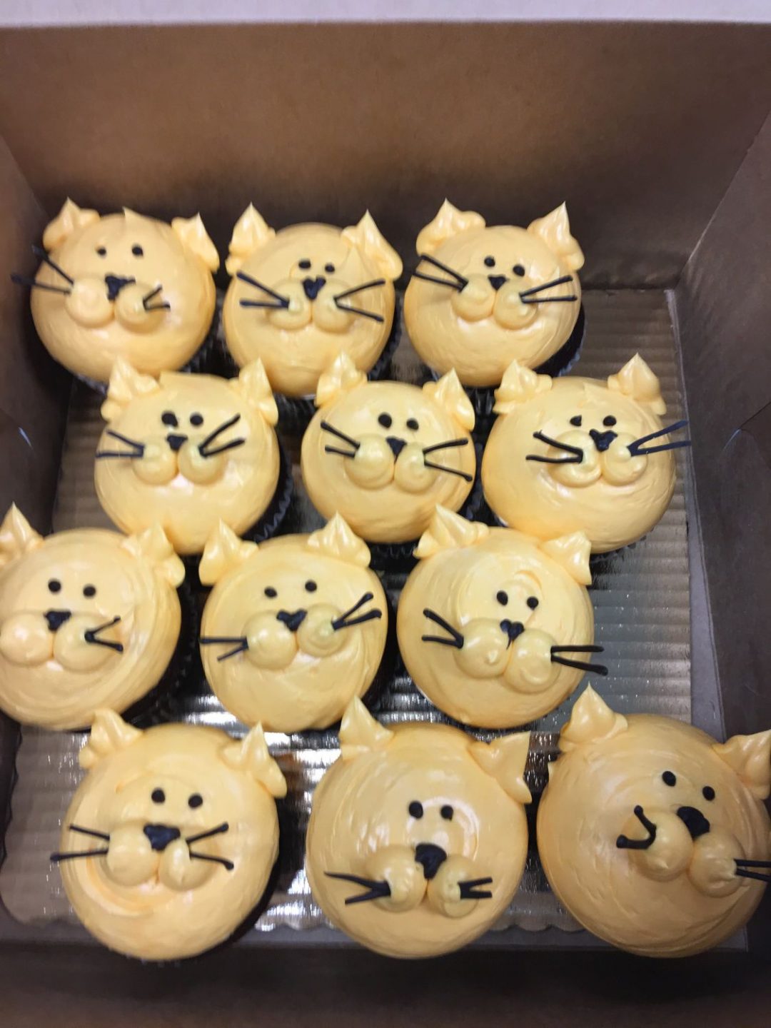 Cat CupcakesDessert Works